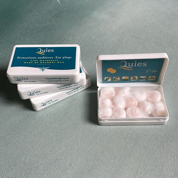 Quies French Ear Plugs with Natural Wax Lot of 4 - Picture 1 of 8